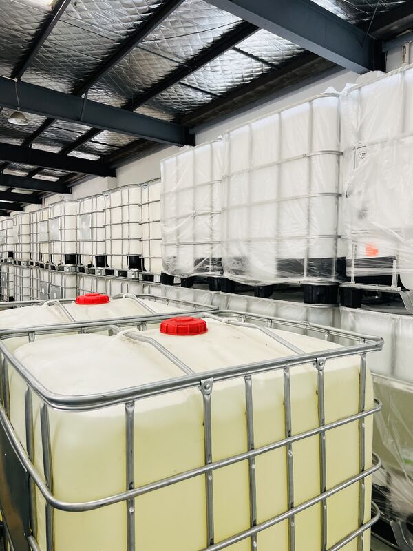 Epóxi com Boa Resistência à Água em Temperatura Ambiente, Tempo de Cura de 24 Horas e Baixa Flexibilidade para Aplicações Industriais
